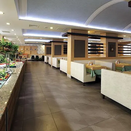 Julian Forest فندق مرمريس