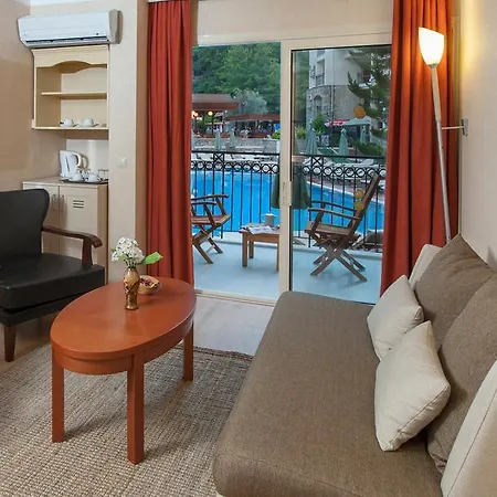 Julian Forest Hotel 4*