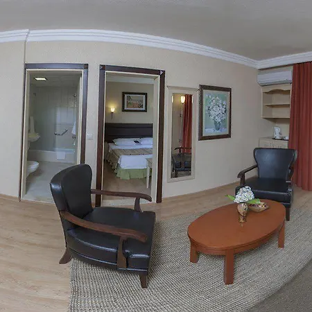 Julian Forest مرمريس