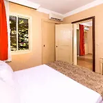 Julian Forest Otel