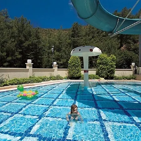 ホテル Julian Forest マルマリス