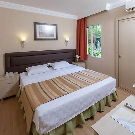 Hotel Julian Forest 4*