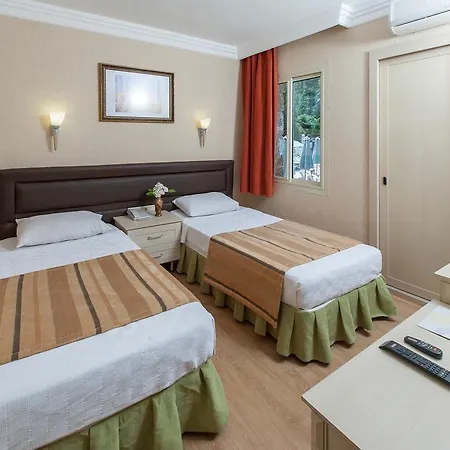 Hotel Julian Forest 4*