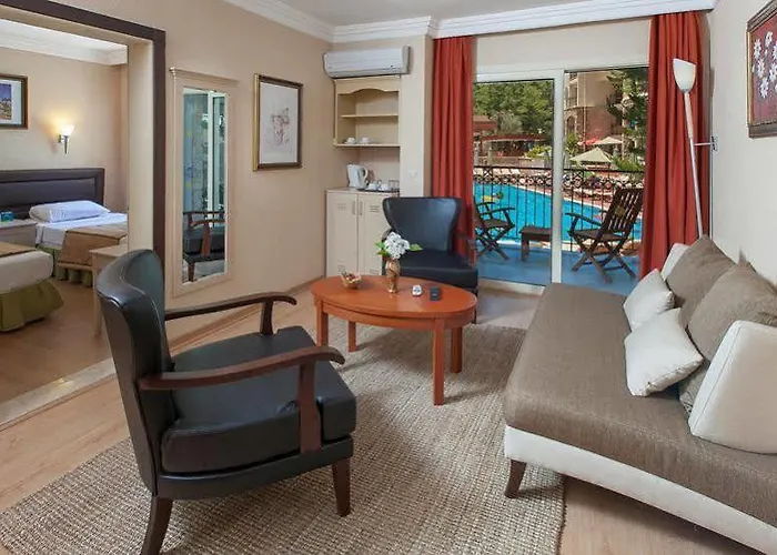 Hotel Julian Forest 4*